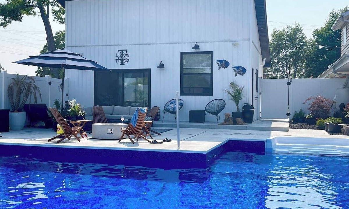 Lakeshore House | The Grand River Retreat. Pool/hot tub avail Sep