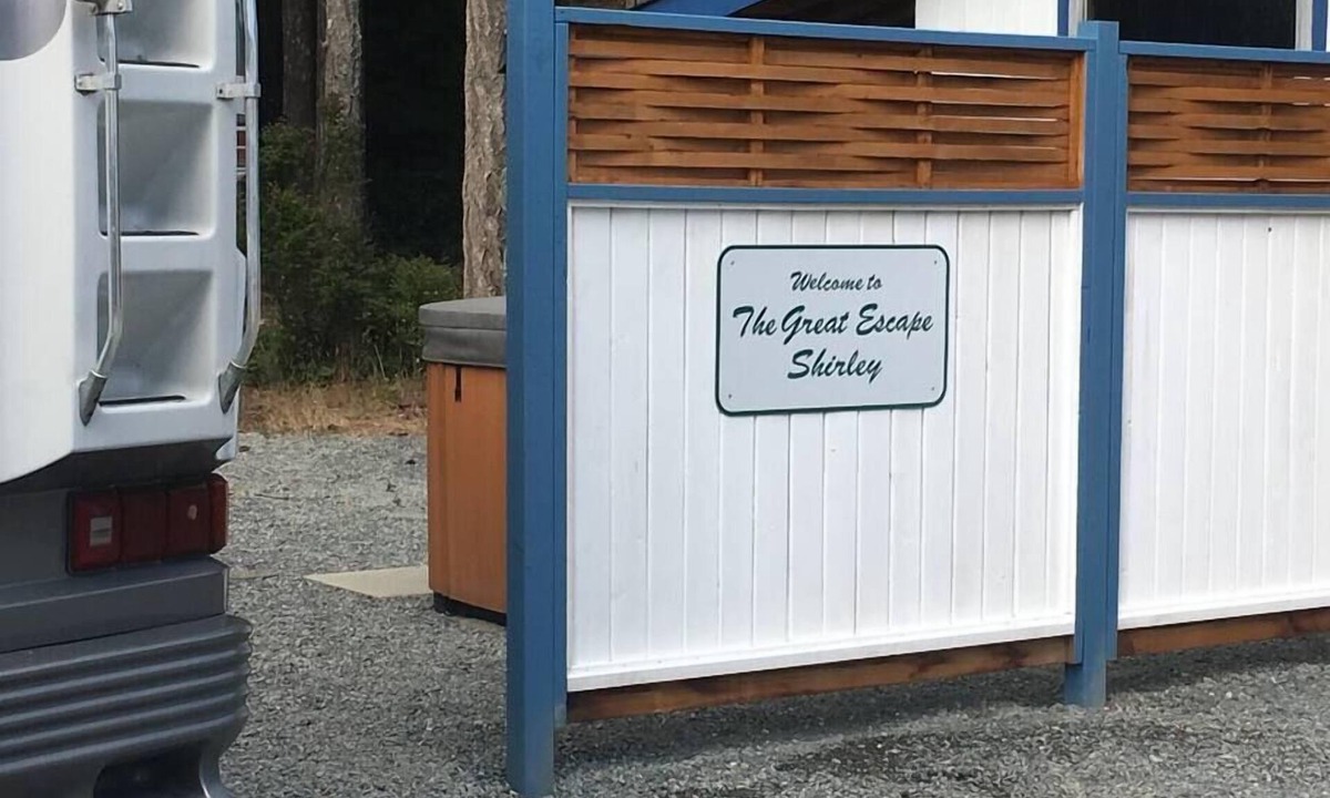 Otter Point House | The Great Escape - Shirley & Bunkhouse - with secluded Private Hot Tub - accommodates up to 6 guests