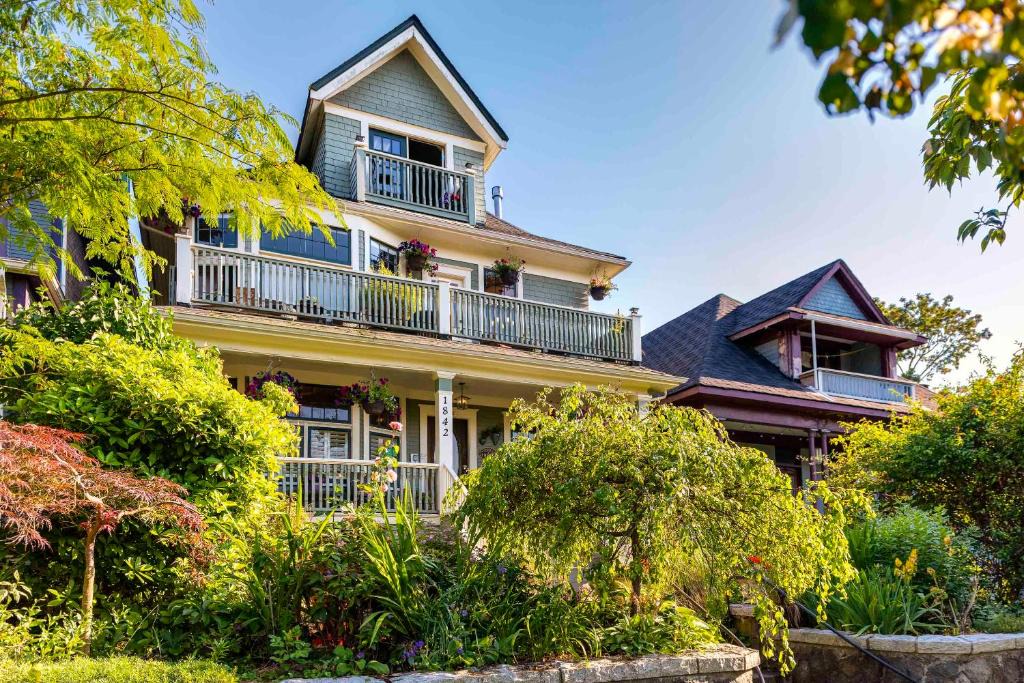 Grandview-Woodland House | The Ivy on Parker Guest House