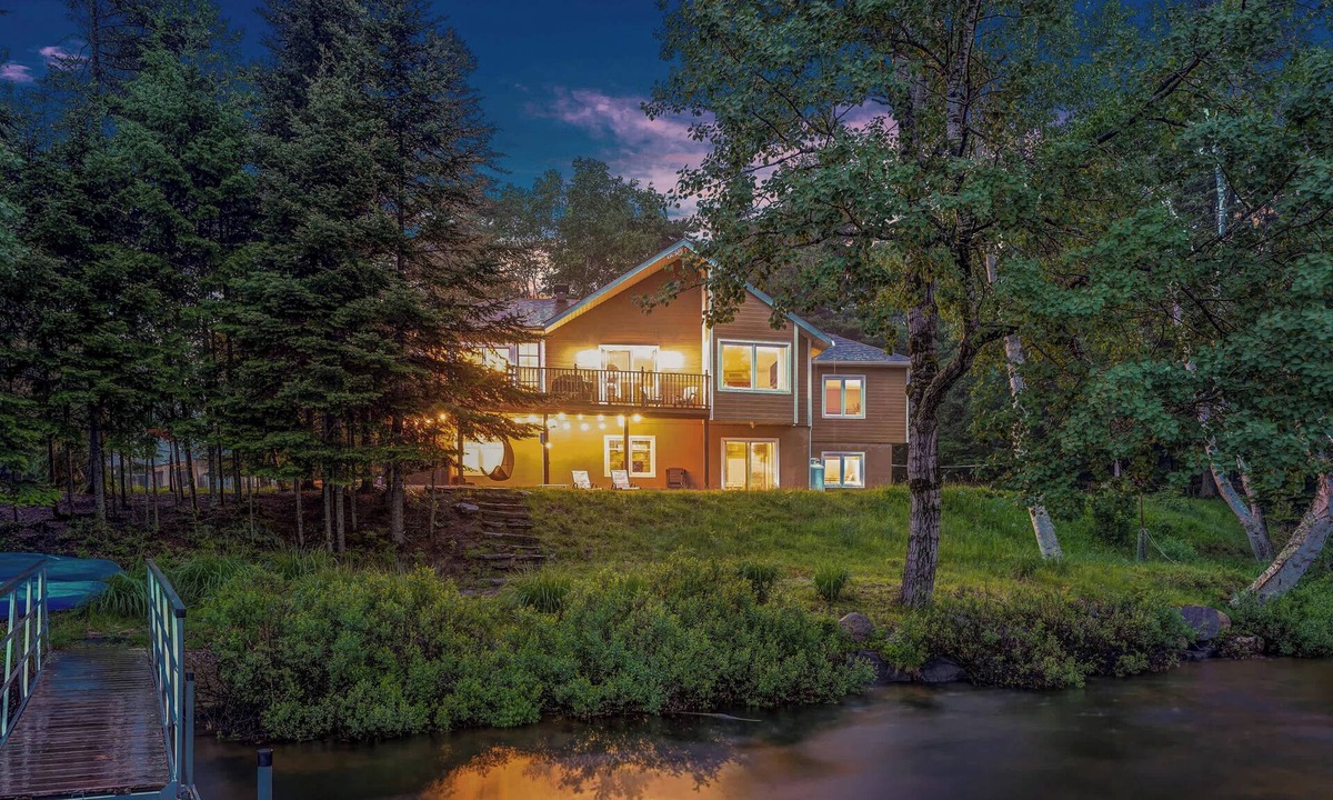 La Minerve Ski Chalet | The Lake Domaine Spa Near Tremblant