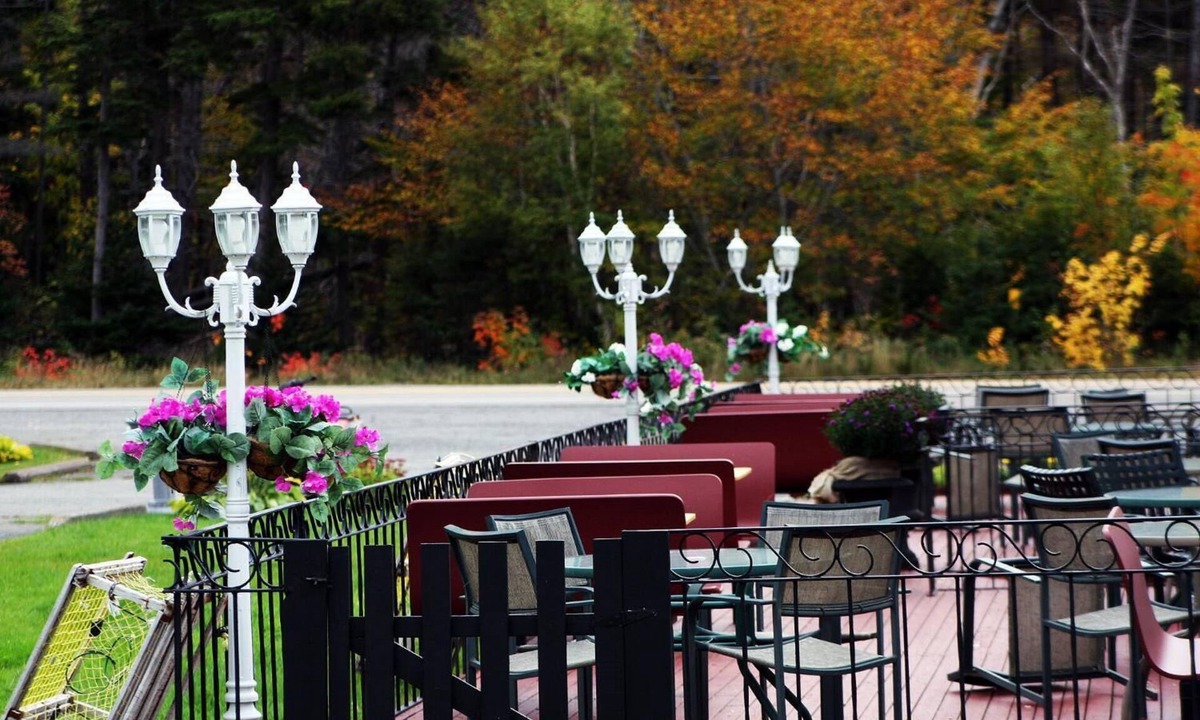 Pleasant Bay Hotel | The Mountain View Motel & Cottages