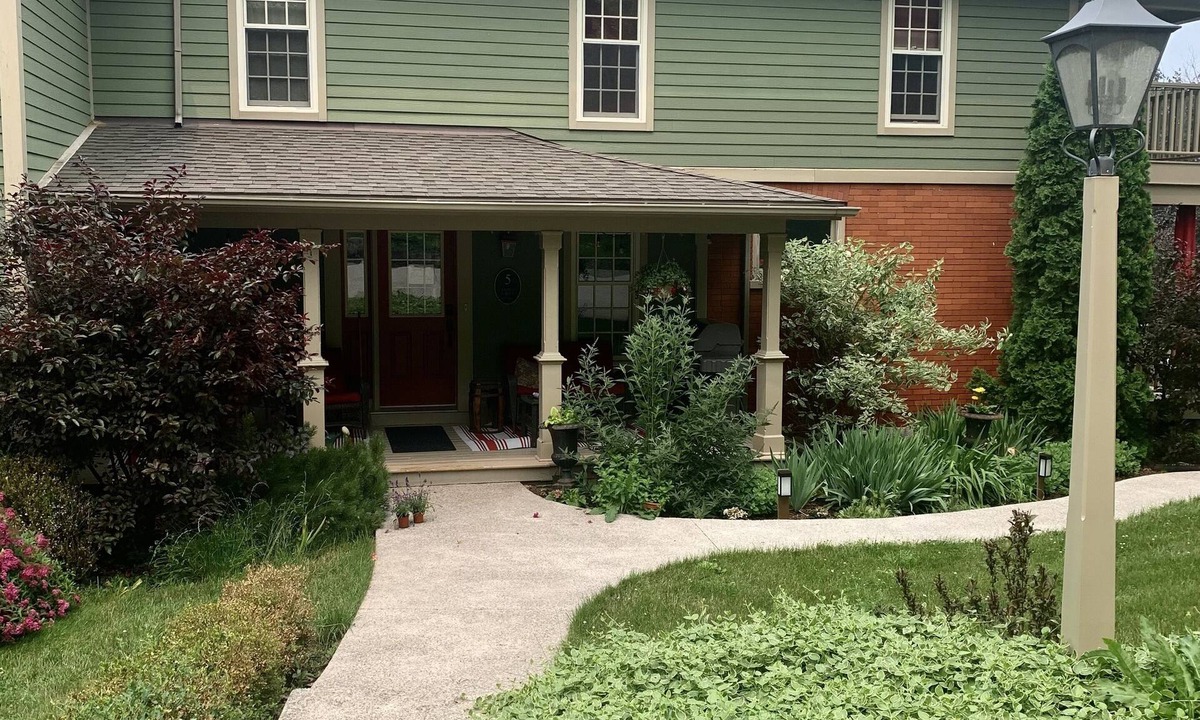 Queenston Bed & Breakfast | The Red Coat Bed & Breakfast
