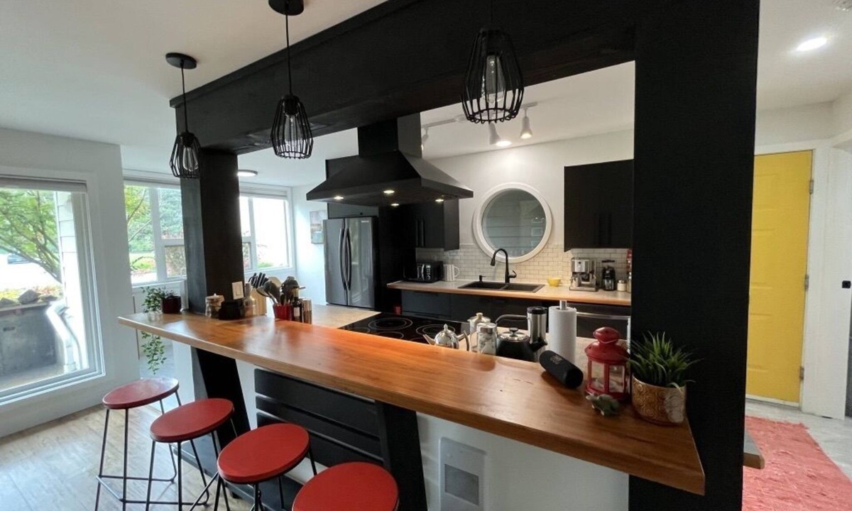 Courtenay Apartment | The River Apartment: Stylish apartment in a Riverfront complex.