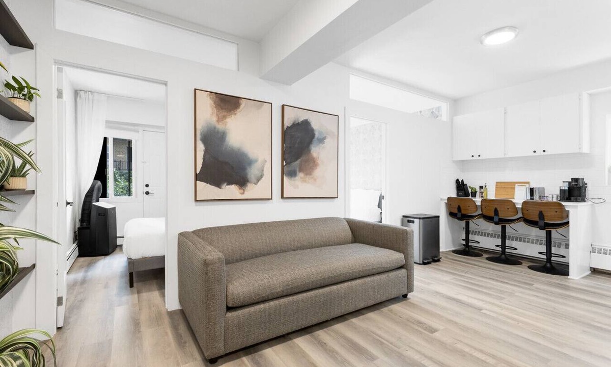 Milton Park Apartment | The Sherbrooke Suite