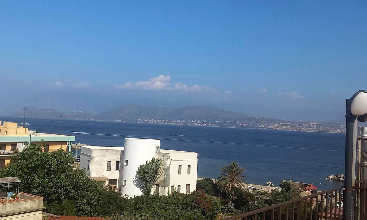 Capo Peloro Apartment | The Terrace Overlooking the Sea, S. Agata, Messina