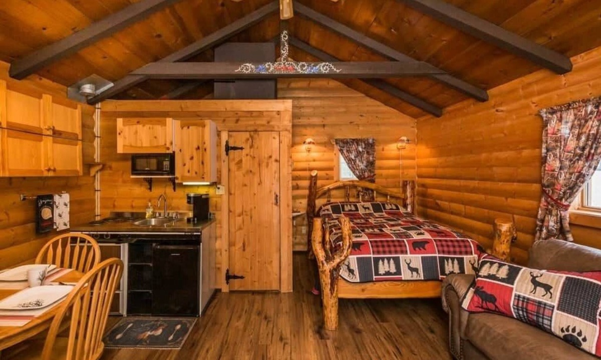 Division No. 11 House | The White Tail Cabin - Bear Creek Cabins