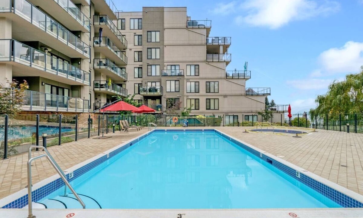 Sicamous Condo | Third floor 3 bedroom, 2 bathroom lakefront condo with boat slip and pool