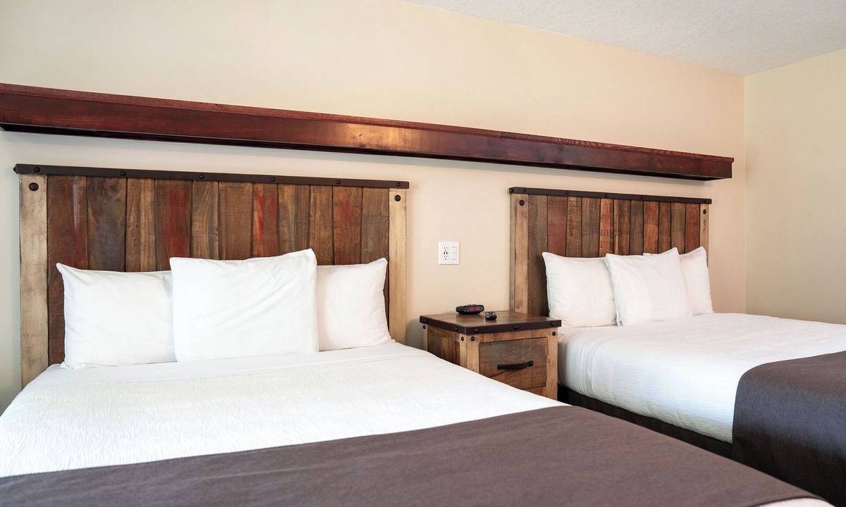 Revelstoke Hotel | Three Valley Lake Chateau