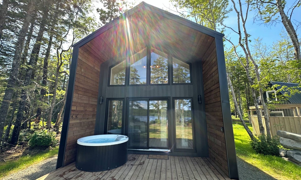 Clare Ski Chalet | Tiny 1 (private hot tub)