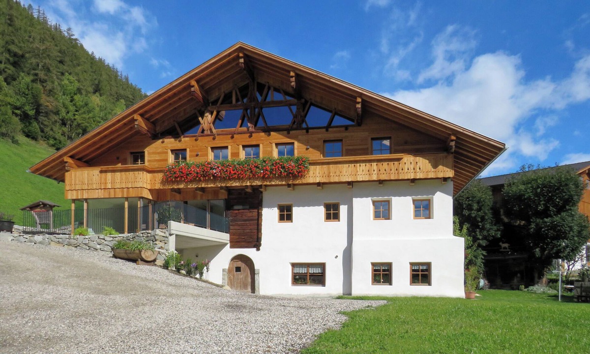 Valle Aurina Apartment | "Tischlerhof Lärche" vacation apartment with balcony and mountain view