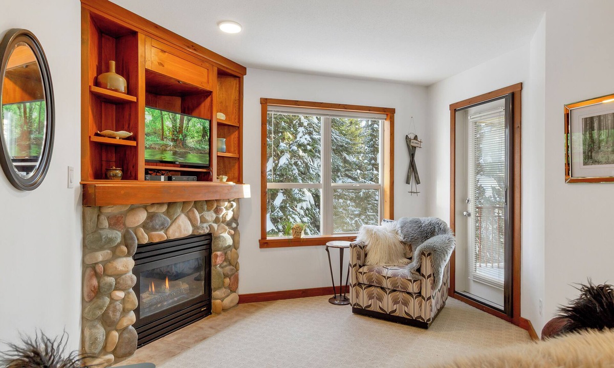 Silver Star Mountain Condo | Top floor 1 bedroom condo at Creekside - pet friendly, large deck, on trails