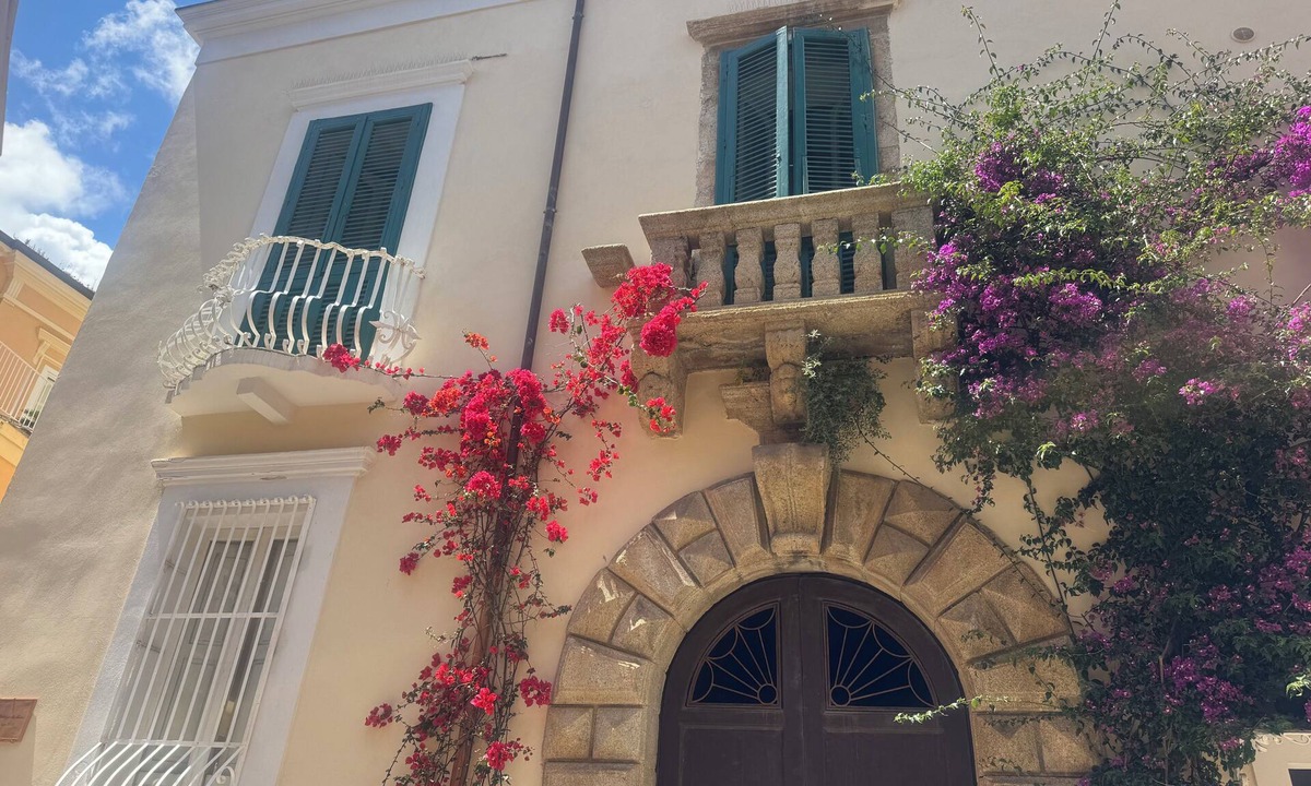 Tropea Apartment | Touch palace/air-conditioned vacation home in 1600s noble palace