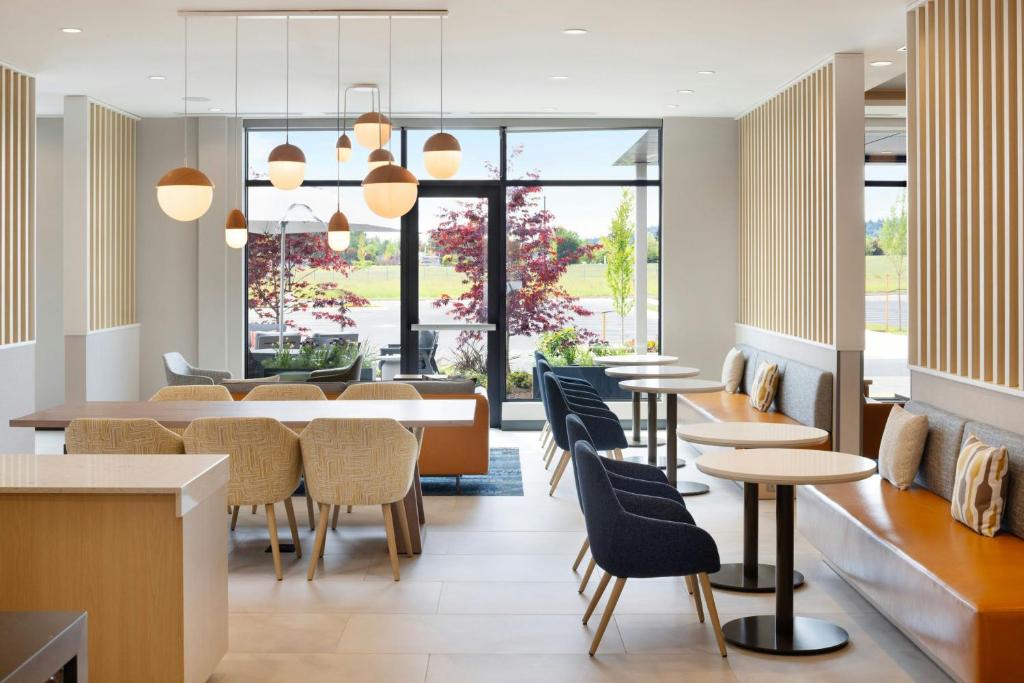 Sidney Hotel | TownePlace Suites by Marriott Victoria Airport Sidney