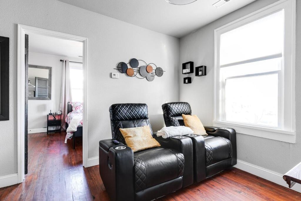 Church Hill Apartment | Tranquil Escape in Church Hill Near Libby Park