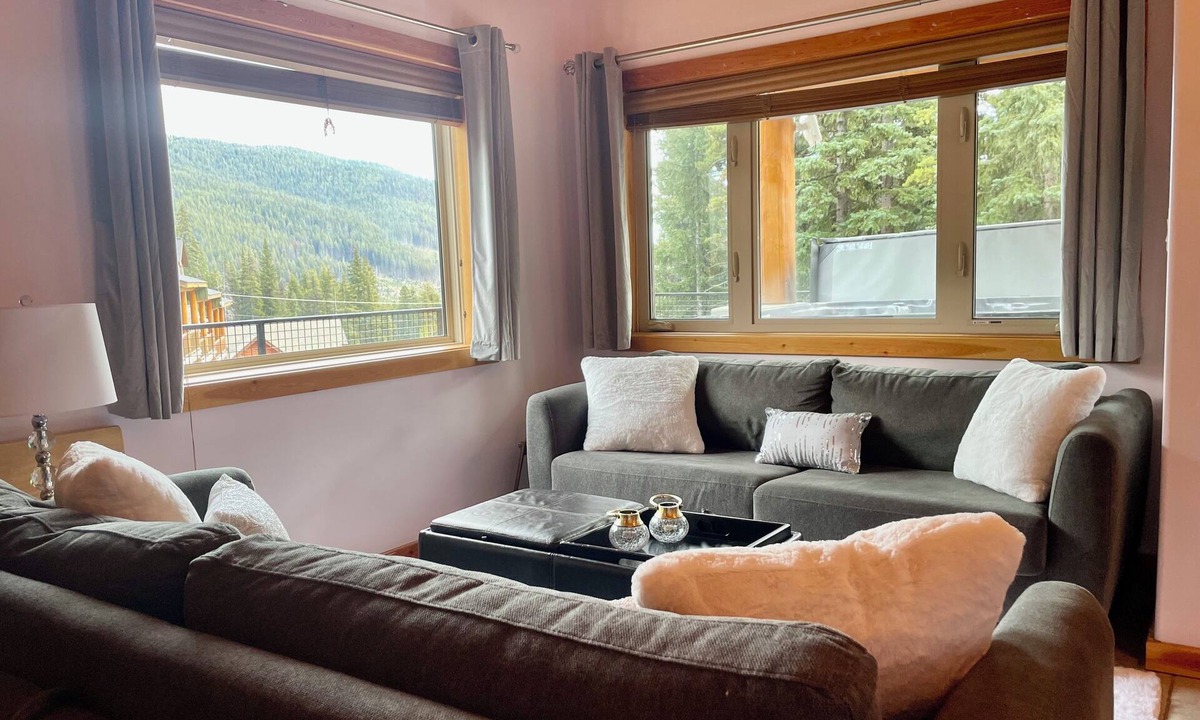 Apex Mountain Condo | True ski in/out with private hot tub and valley views