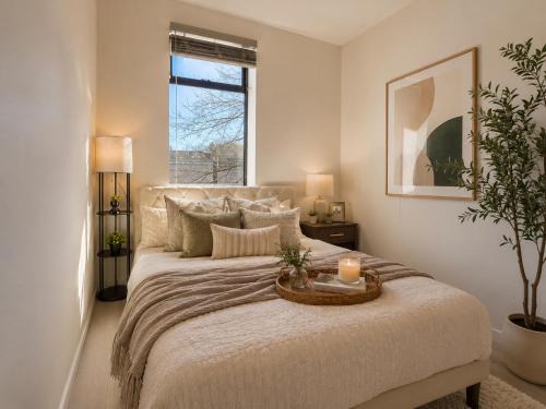 Chinatown Apartment | Unique 2 Bedroom Apartment Near Chinatown Rogers Arena and Seawall