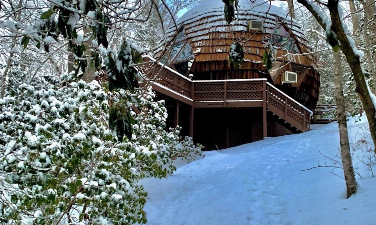 Grassy Creek Cabin | Unique Handcrafted Geodesic Dome w/2 Fire Pits & Hot Tub – 40+ Private Acres