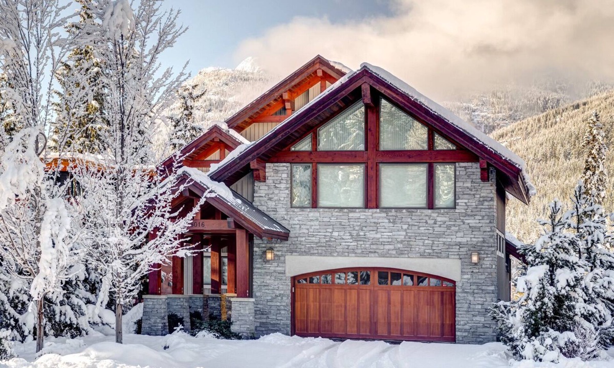 Whistler House | Unique Luxury Home, Just 5 Min from Whistler Village & Ski Lifts