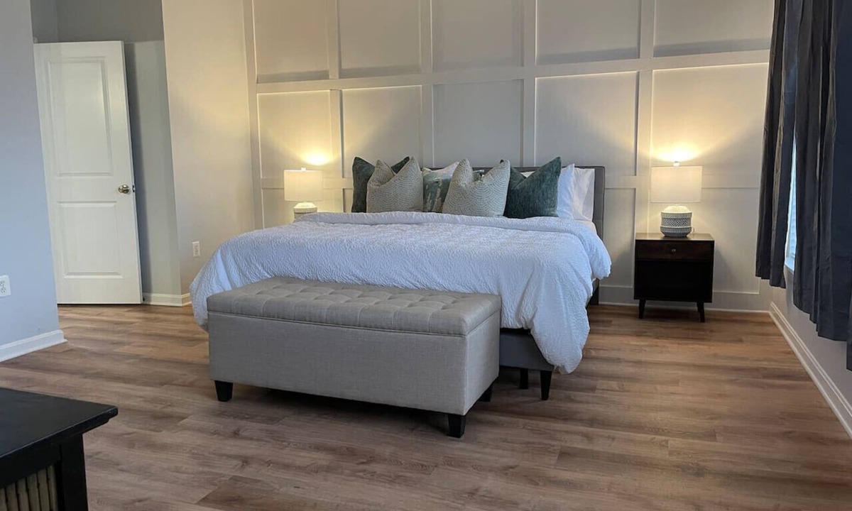 Lakeview Villa | UrbanHaven - 2BD/2.5BA City/Suburb Living