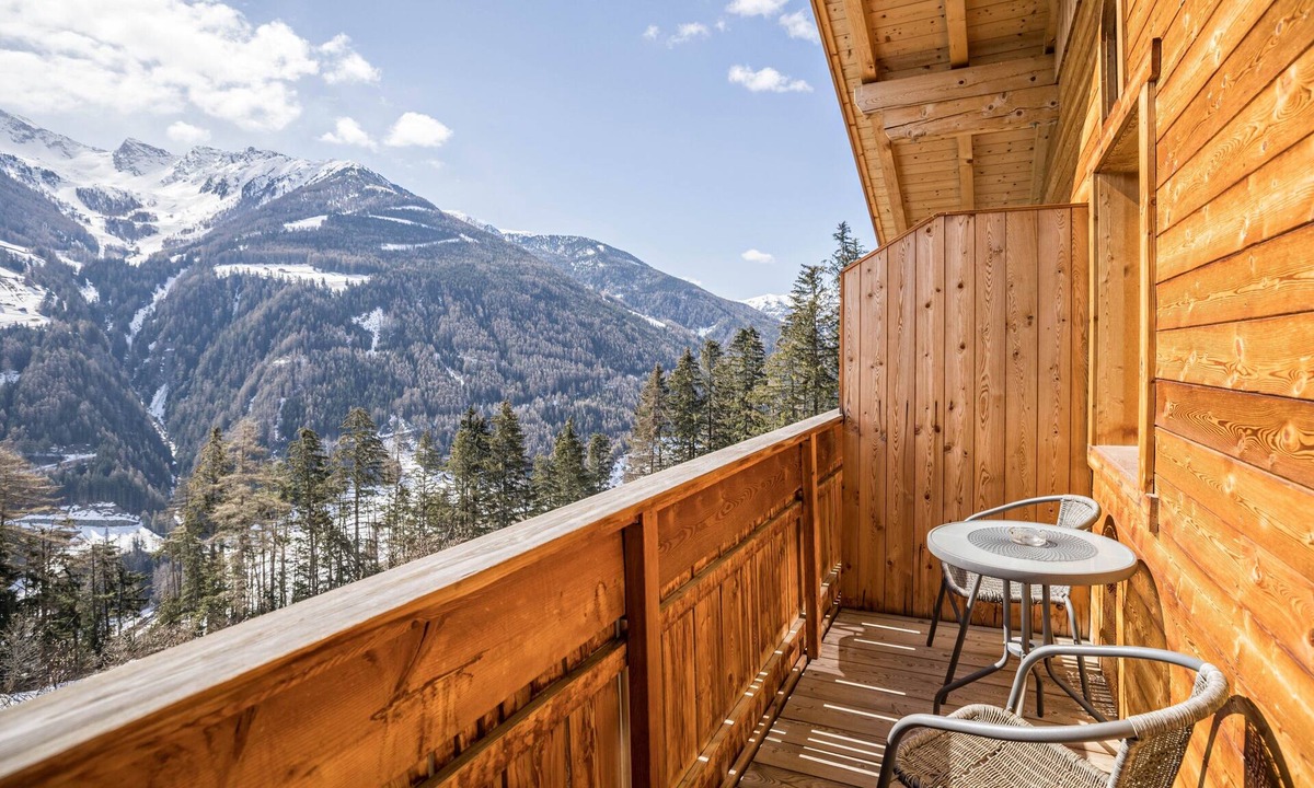 Valle Aurina Apartment | Vacation Apartment "Golserhof Kristall" in the Ahrntal Valley with Mountain View