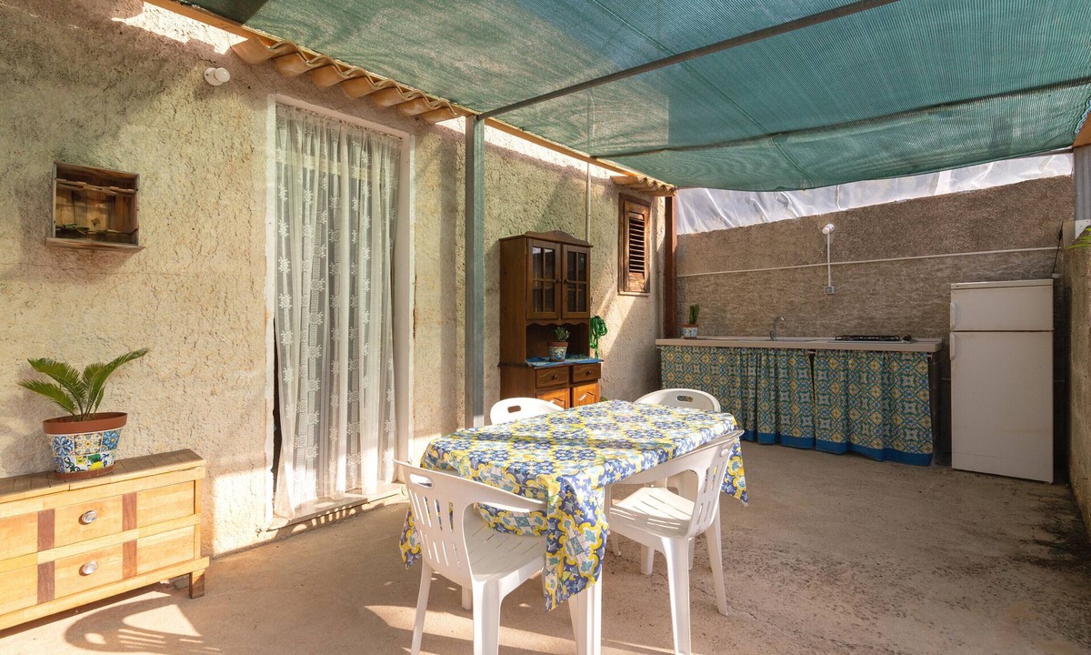 Castelluzzo House | Vacation Home 'Casa Sciacchi' with 2 Terraces & Wi-Fi