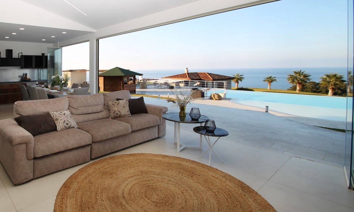 Canneto di Caronia Villa | Villa CYN-pool, billiards, piano and miniature golf