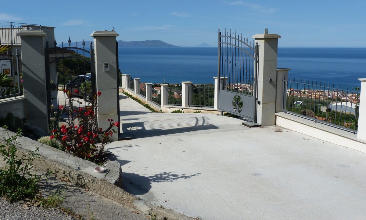 Gioiosa Marea House | Villa 1,5km From the Sea with a fantastic view