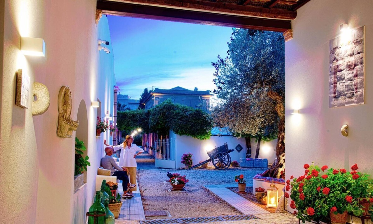 Trapani Apartment | Villa Angelina, La casa del curatolo: two bedrooms & two bathrooms apartment with patio