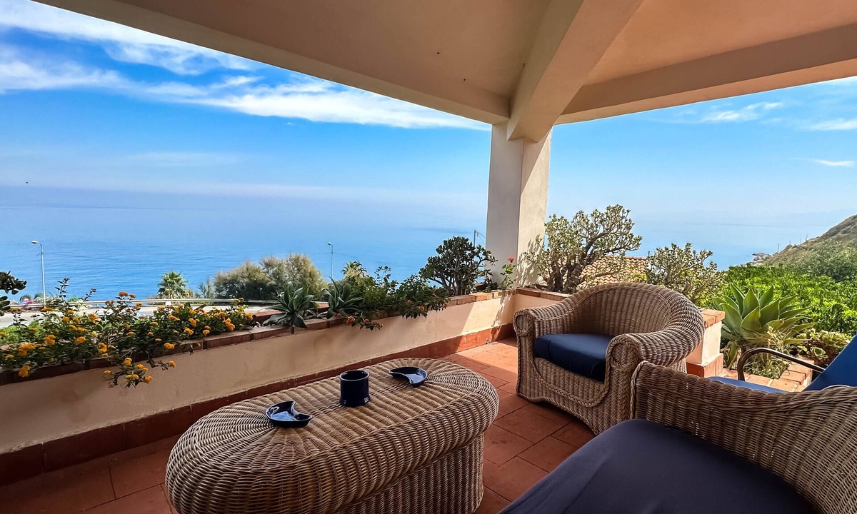 Gioiosa Marea Villa | Villa by the sea "Villa Fortunato"