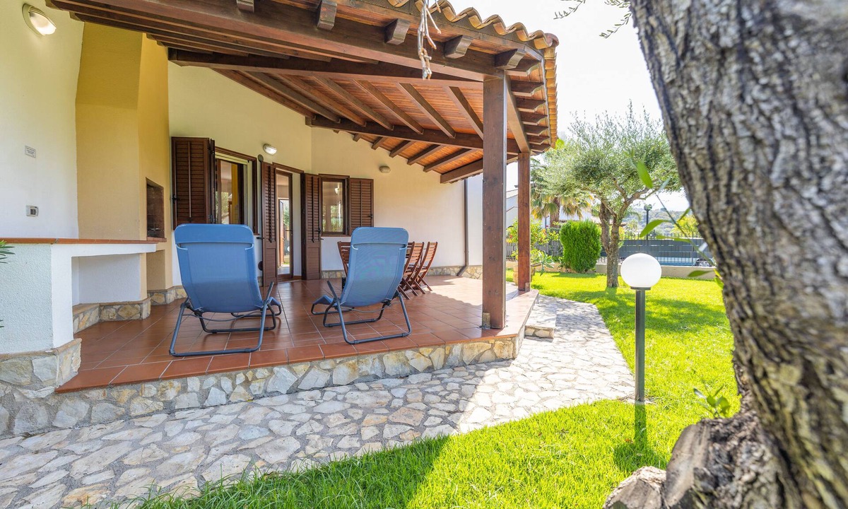 Piana Calzata Villa | Villa by the sea with garden