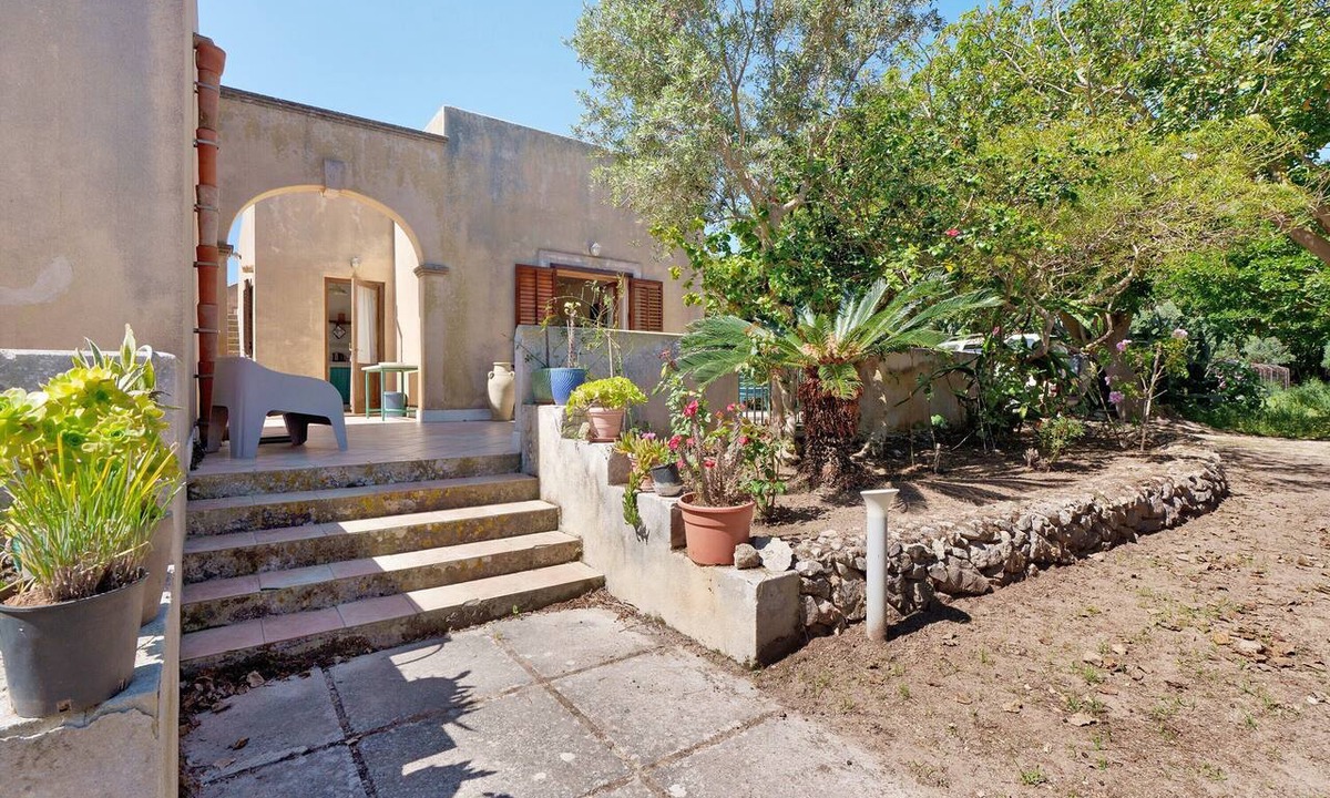 Favignana Villa | Villa 'Diego' with Sea View, Wi-Fi and Air Conditioning