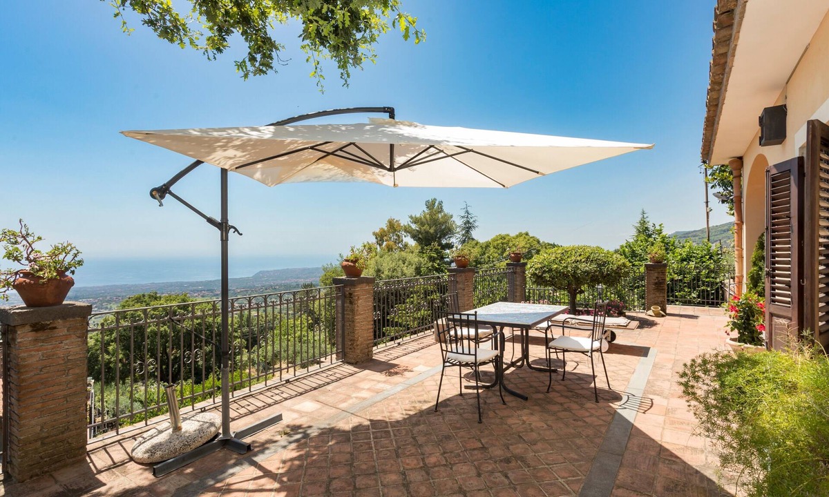 Zafferana Etnea Villa | Villa 'Feudo Algerazzi - Deluxe' with Sea View, Private Terrace and Wi-Fi