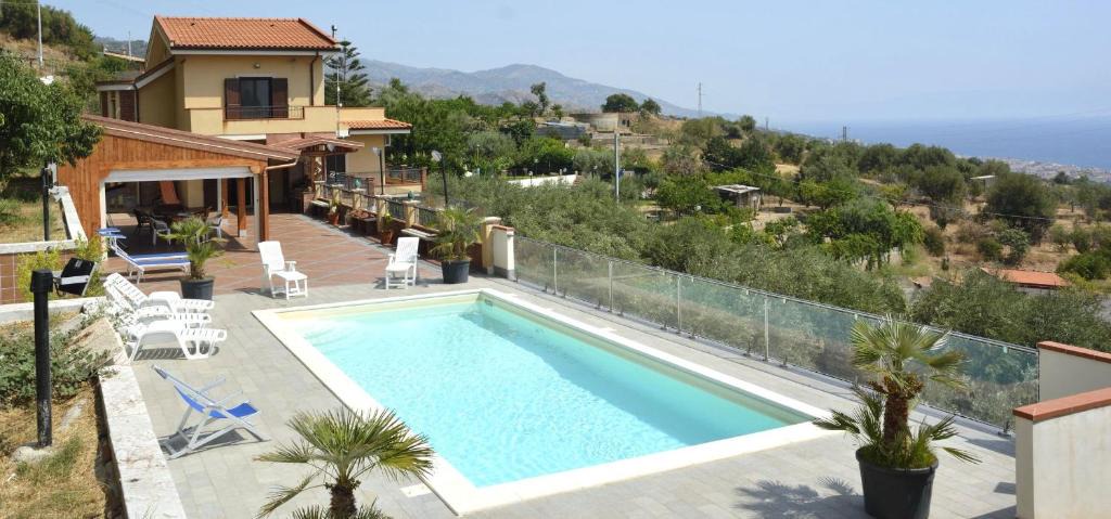 Santa Teresa di Riva Villa | Villa Gemma di Mare