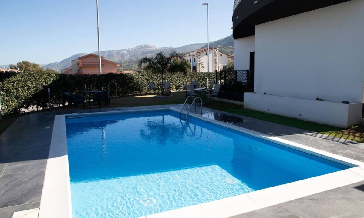 Sant'Agata di Militello Apartment | Villa Nebros - Monolocale con terrazza