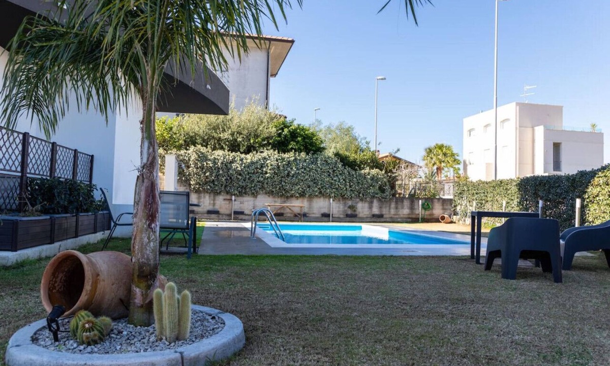 Sant'Agata di Militello Apartment | Villa Nebros - Appartamento con terrazza