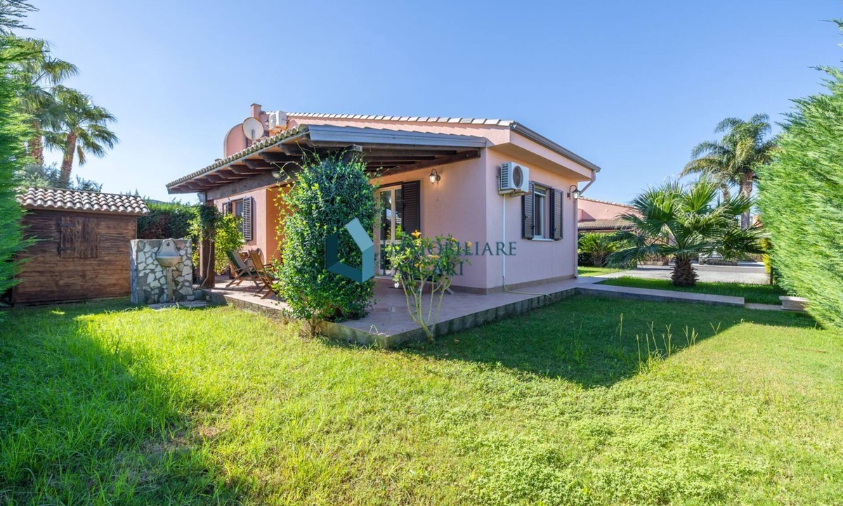 Piana Calzata Apartment | Villa Limuti with shared swimming pool