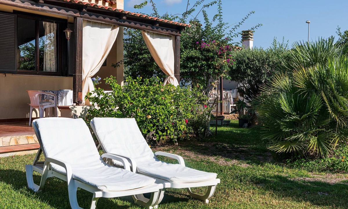 Costa Rei Villa | Villa 'Lucia' with Private Terrace, Wi-Fi and Air Conditioning
