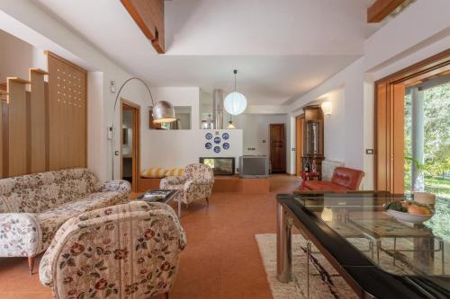 Termini Imerese Villa | Villa Mendolia Hot Pool and Design