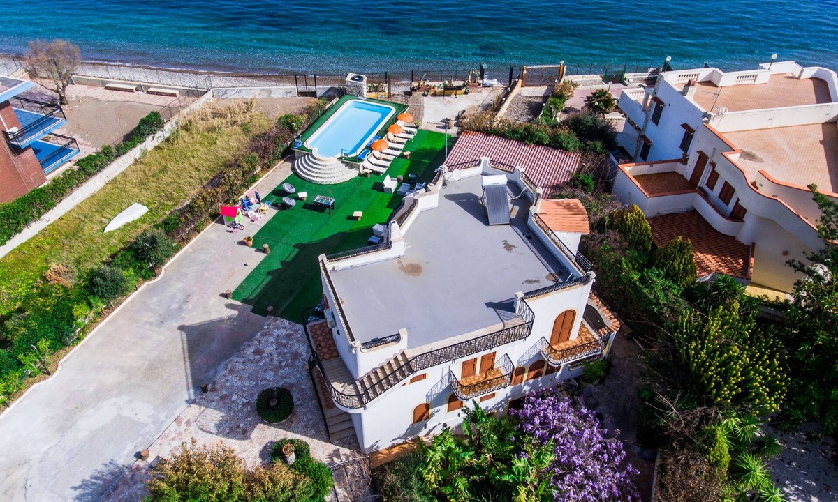 Casteldaccia Villa | Villa on the beach whit private beach