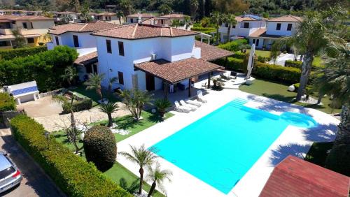 Campofelice di Roccella Villa | Villa Oxidiana with pool and garden