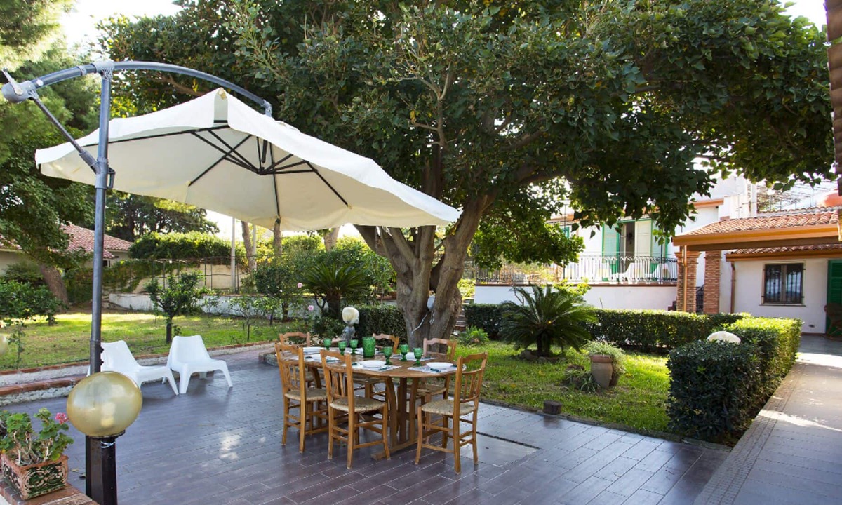 Trabia Villa | VILLA ROSETTA *** WIFI FREE *** direct access to the beach from the gate