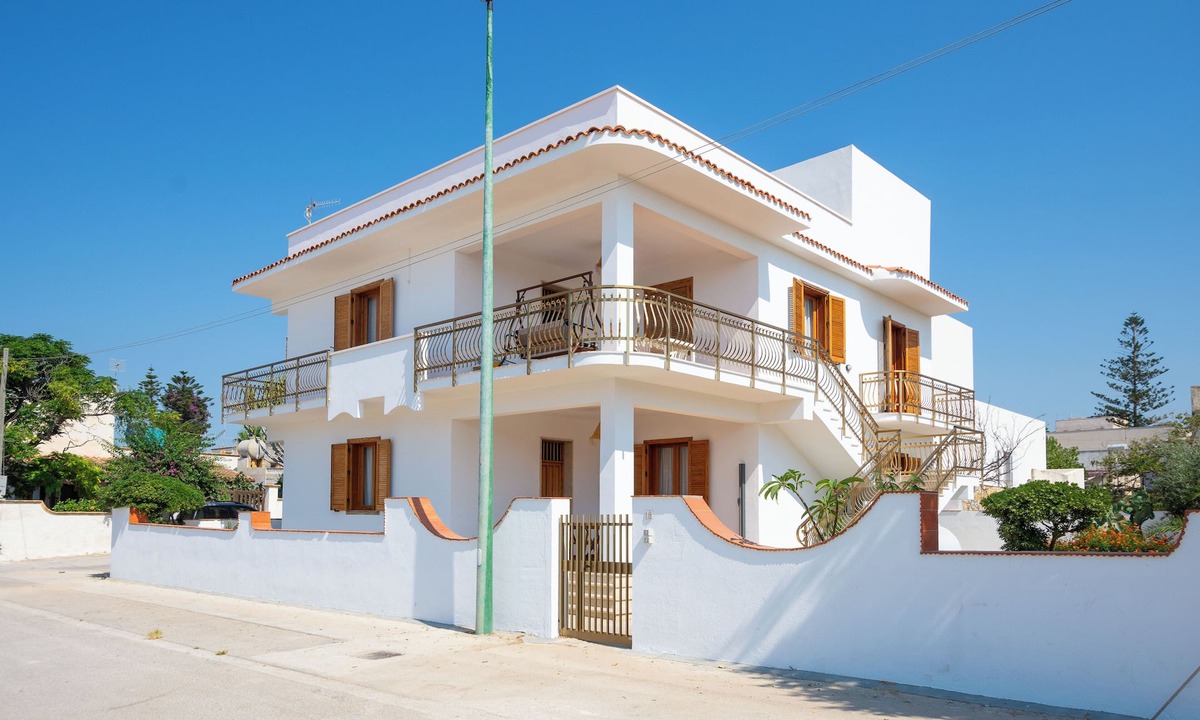 Castelvetrano Villa | Villa with garden far no more than 50 m from the beach