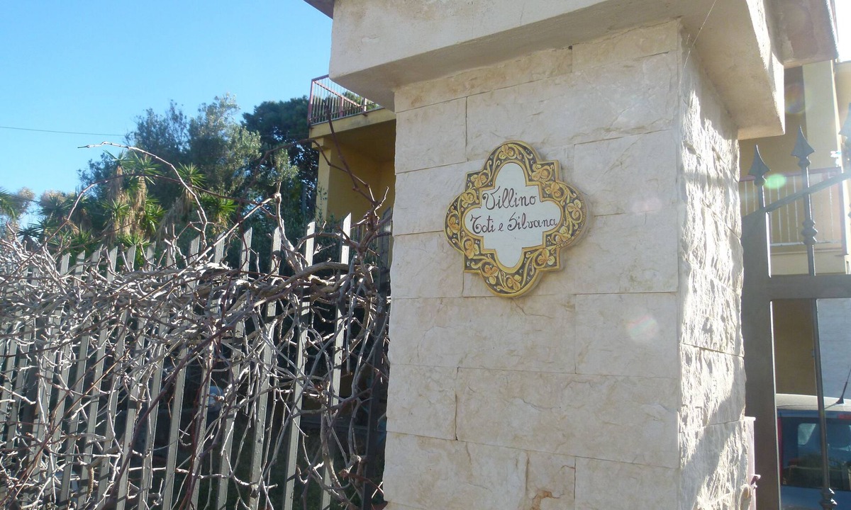 Carini Villa | Villino Toti and Silvana one step away from the sea