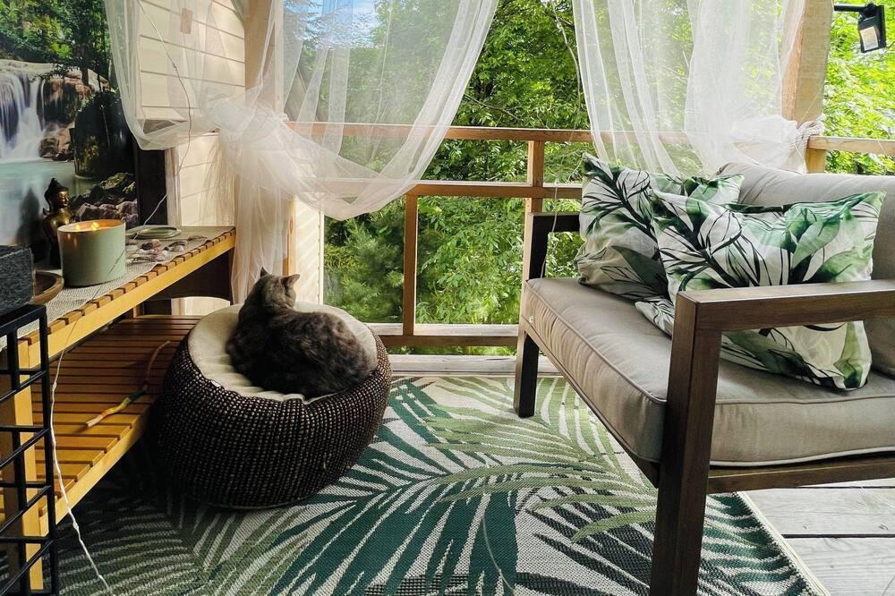 St-Adolphe-d'Howard Cabin | Vrbo Property