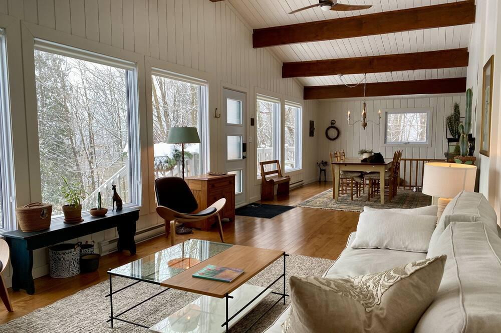 Bromont Ski Chalet | VUE sur la Montagne de Ski! Lumineuse et Chaleureuse!