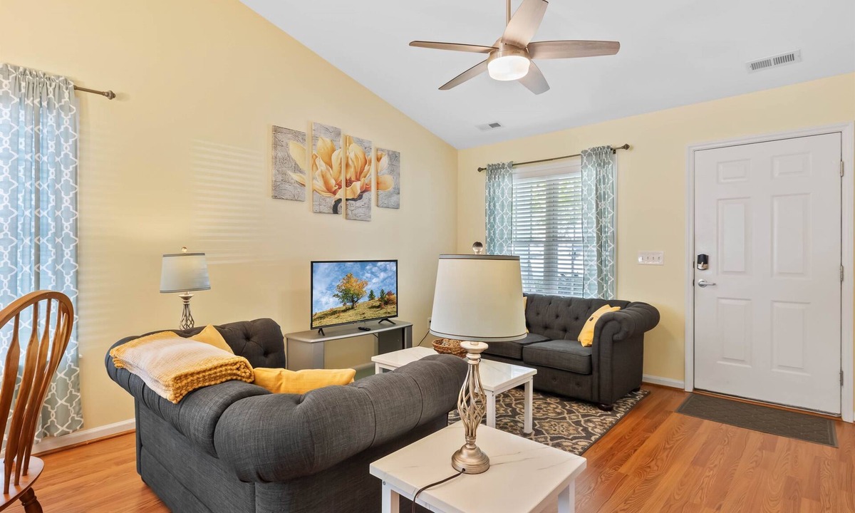 Wake Forest House | *Walk to Downtown * Fenced Yard