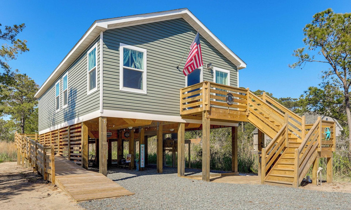 Stumpy Point Cottage | Walk to the Bay! Getaway Near Alligator River