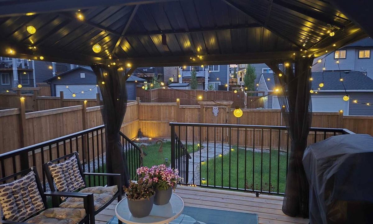 Cochrane Apartment | Wanders Den Spacious and cozy 1 Bedroom suites close to Canmore, Banff& Calgary