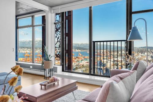 Gastown Apartment | Water Views, 40th Floor Sub-Penthouse! Entire Condo in the heart of Vancouver City Centre