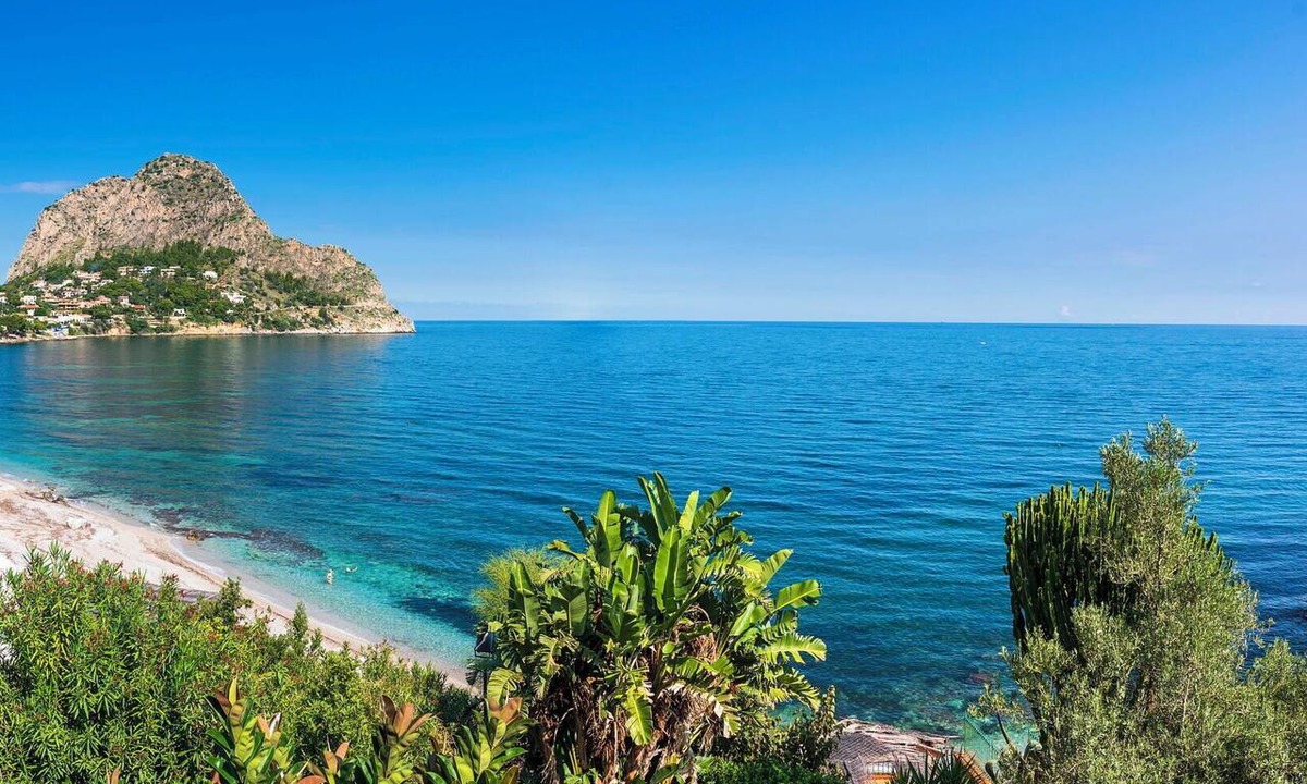 Santa Flavia Apartment | Waterfront apartment with beach access